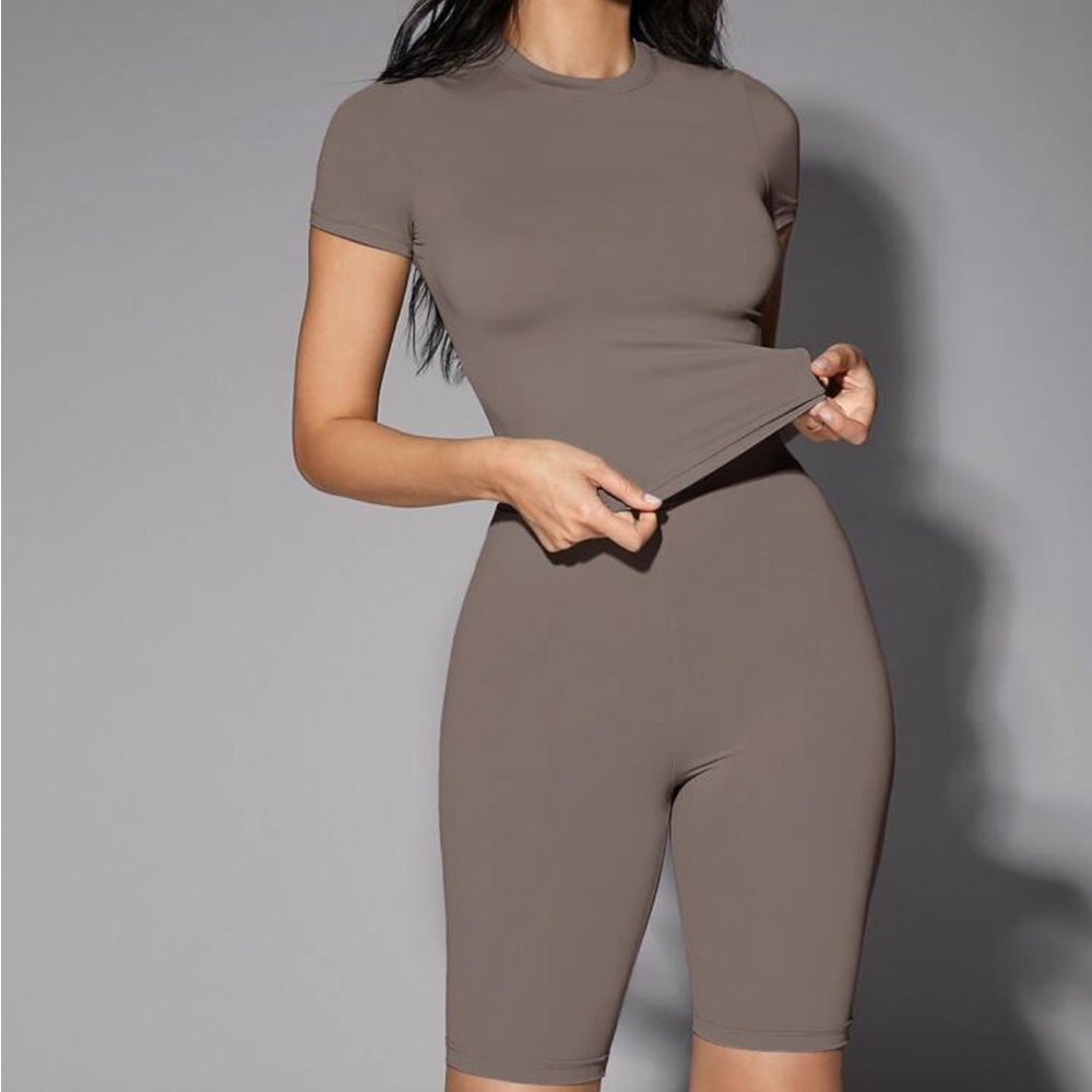 SHEIN Taupe Short Sleeve Top